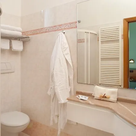 루이지아 3* 리미니