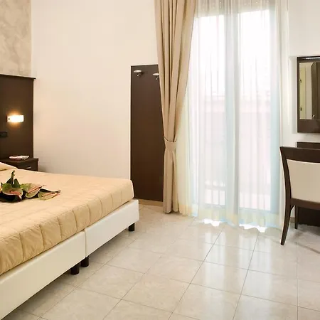 루이지아 3* 리미니